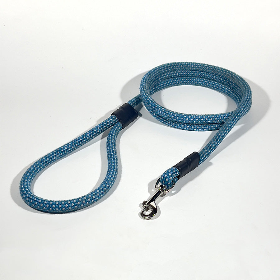 Cloudy blue leash